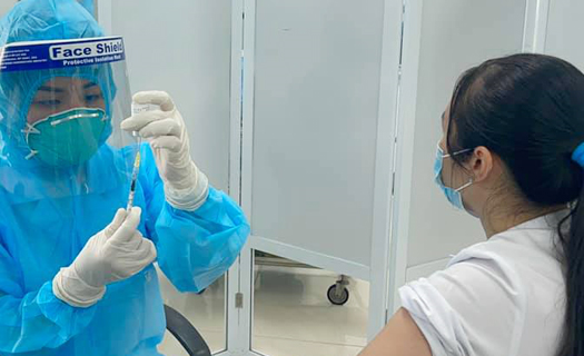 Việt Nam: Tiêm vắc-xin ngừa Covid-19 cán mốc 20.000 người